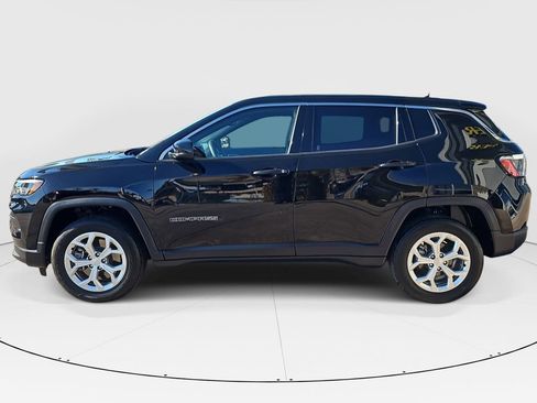 Used 2024 Jeep Compass Sport image 6