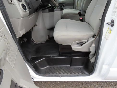 Used 2013 Ford E-350 and Econoline 350 Super Duty w/ PWR Group RWD image 12