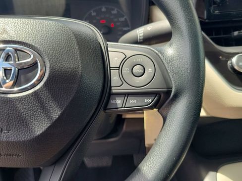 Used 2025 Toyota Corolla LE FWD image 19