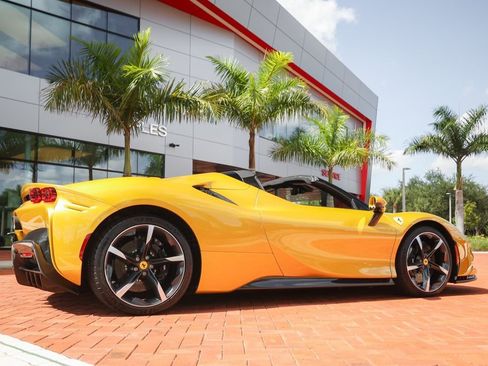 Used 2024 Ferrari SF90 Spider image 24