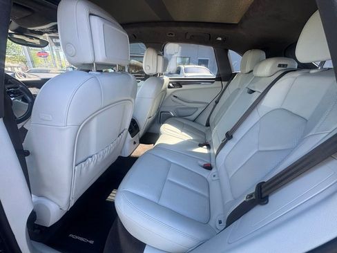 Used 2016 Porsche Macan Turbo AWD/4WD image 25