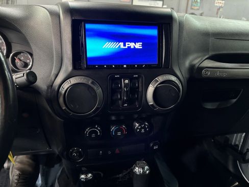 Used 2015 Jeep Wrangler Unlimited Sport w/ Quick Order Package 24S image 27