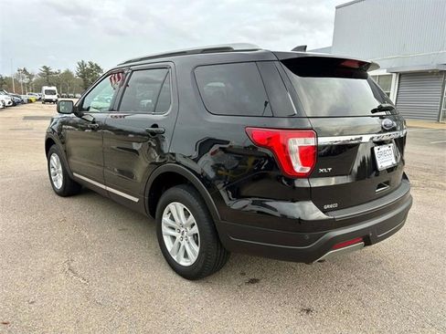 Used 2019 Ford Explorer XLT image 5