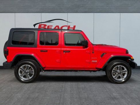 Used 2018 Jeep Wrangler Unlimited Sahara image 9