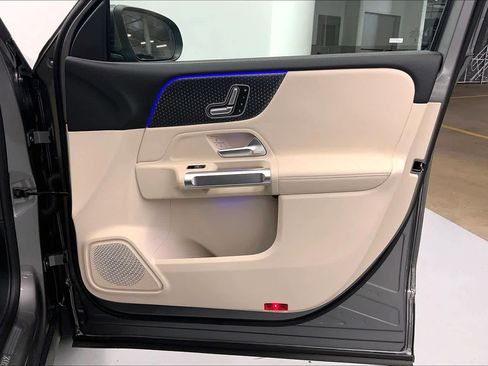 New 2026 Mercedes-Benz GLB 250 image 11