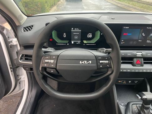 Used 2025 Kia K4 LXS image 27