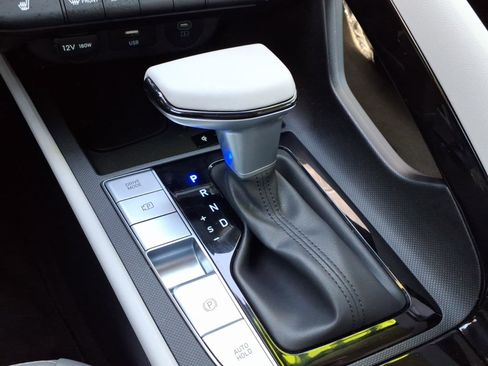 Certified 2025 Hyundai Elantra Limited FWD image 23