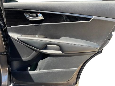 Used 2019 Kia Sorento AWD image 24