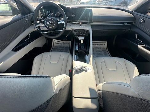 New 2025 Hyundai Elantra Limited image 9