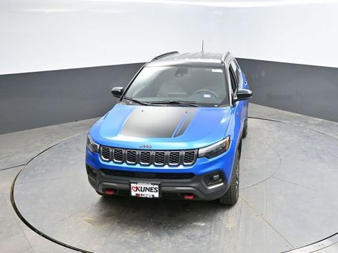 Used 2025 Jeep Compass Trailhawk AWD/4WD image 34