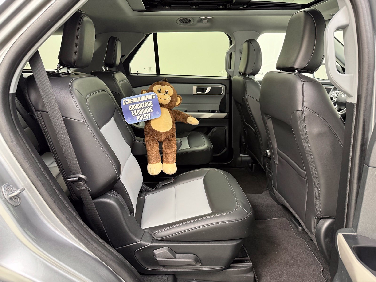 Used 2024 Ford Explorer XLT w/ Equipment Group 202A AWD/4WD image 28