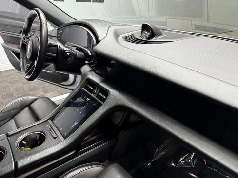 Used 2022 Porsche Taycan 4S image 51