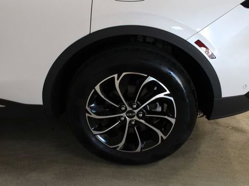 Used 2024 Lincoln Nautilus Premier AWD/4WD image 28