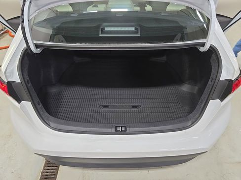 Used 2025 Toyota Corolla LE image 13