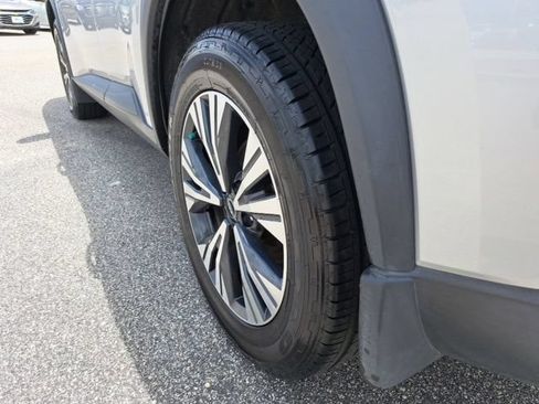 Used 2022 Nissan Rogue SV FWD image 13