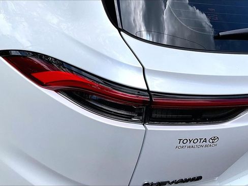 Used 2025 Toyota Crown Signia w/ Advanced Technology Package image 20