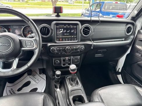 Used 2020 Jeep Wrangler Unlimited Sahara AWD/4WD image 21