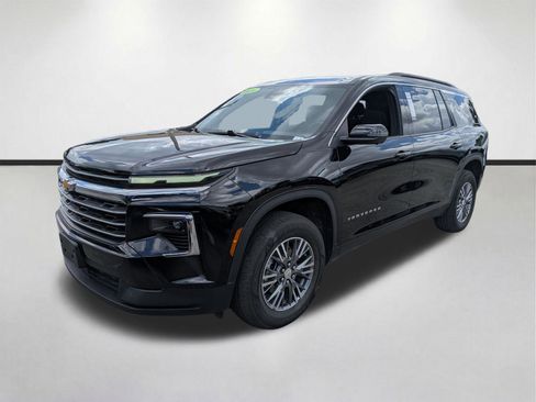 Used 2024 Chevrolet Traverse LT image 8