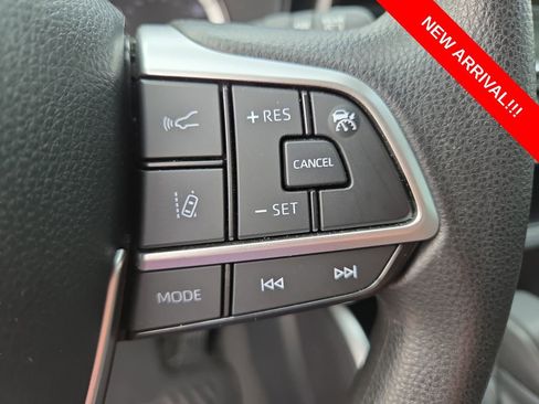 Used 2023 Toyota Highlander L FWD image 17