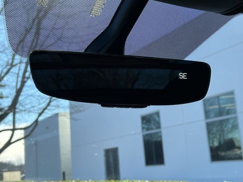 Used 2021 Volkswagen Atlas Cross Sport SE w/ Panoramic Sunroof Package image 27