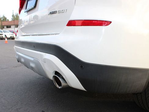 Used 2019 BMW X3 xDrive30i w/ Driving Assistance Package image 16