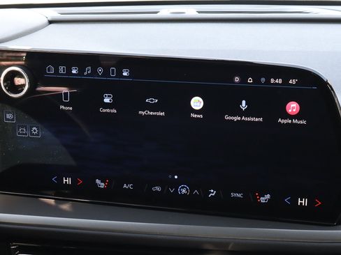 Used 2025 Chevrolet Traverse LT image 26