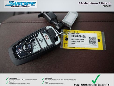 Used 2025 Lincoln Navigator Reserve image 34