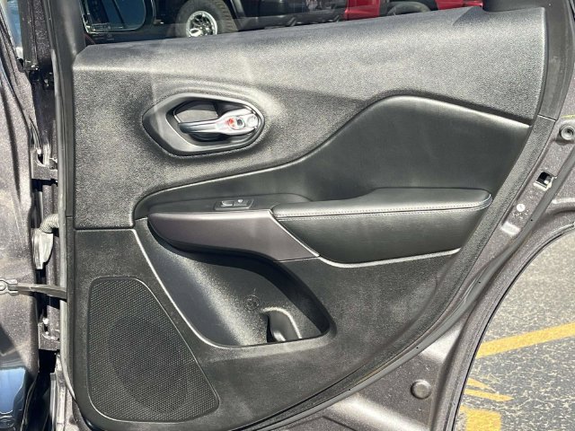 Used 2019 Jeep Cherokee Latitude Plus FWD image 22