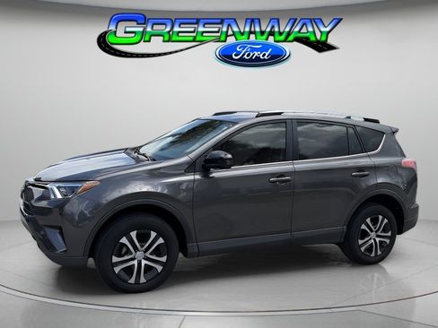Used 2017 Toyota RAV4 LE FWD image 1