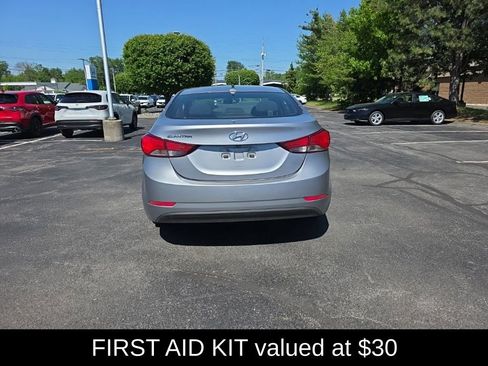 Used 2015 Hyundai Elantra SE w/ Option Group 03 FWD image 7