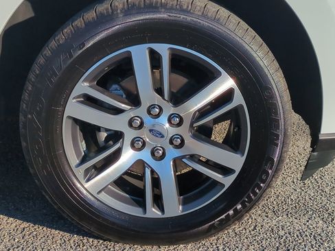 Used 2024 Ford Expedition Limited image 11