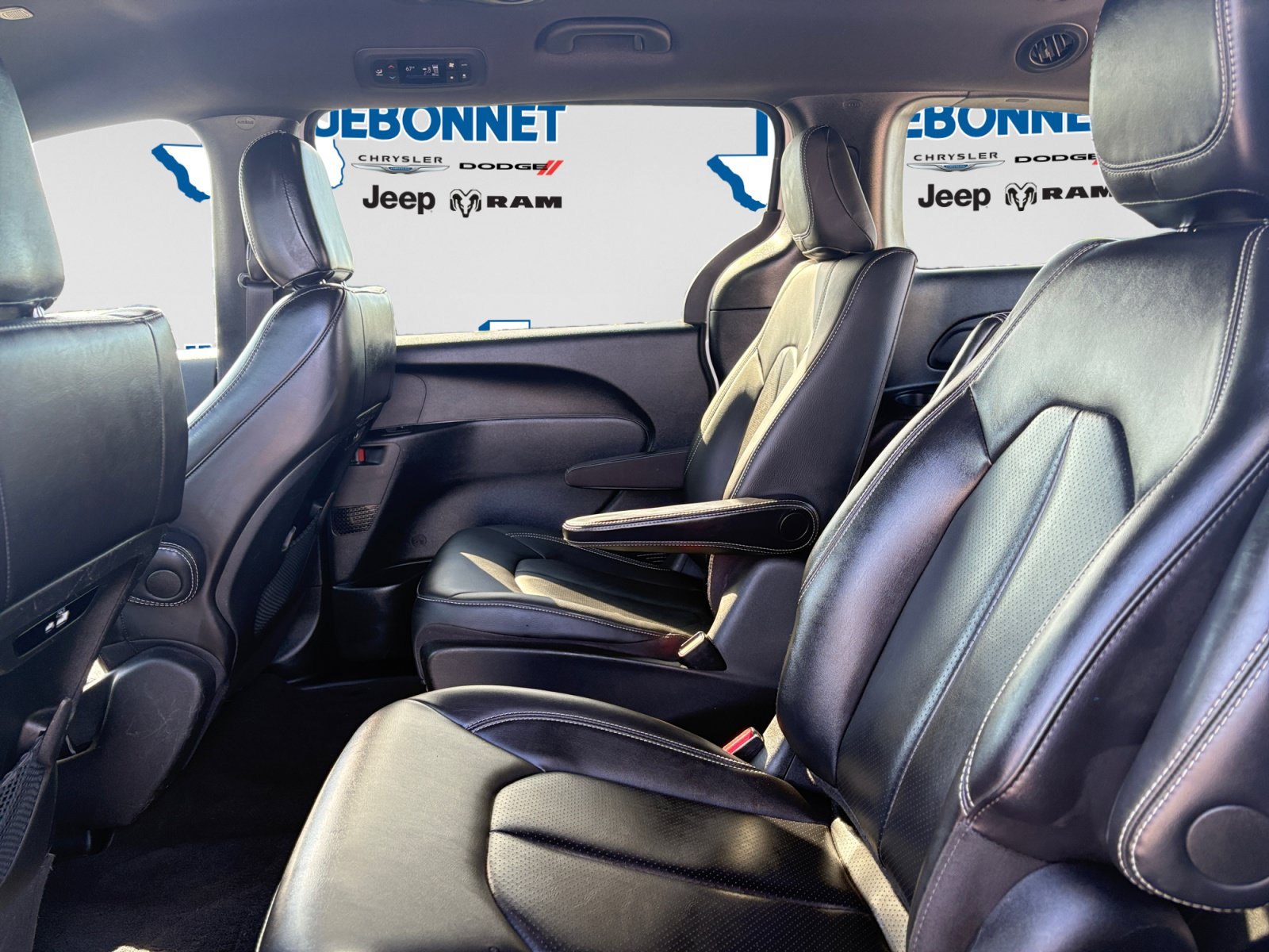 Used 2024 Chrysler Pacifica Limited FWD image 21