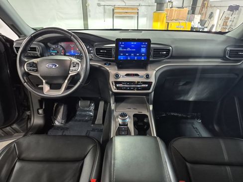Used 2023 Ford Explorer XLT w/ Equipment Group 202A AWD/4WD image 20