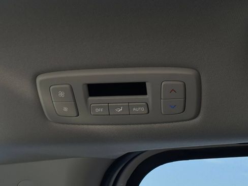 Used 2026 Kia Carnival FWD image 21