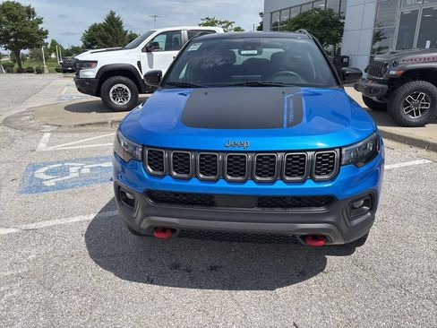Used 2025 Jeep Compass Trailhawk AWD/4WD image 10