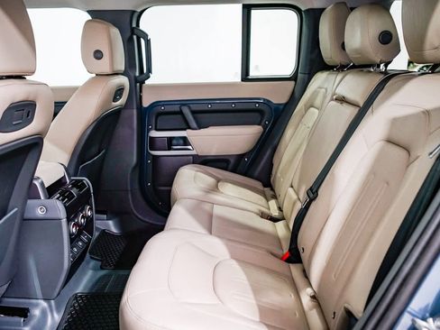 Used 2022 Land Rover Defender 110 SE image 18