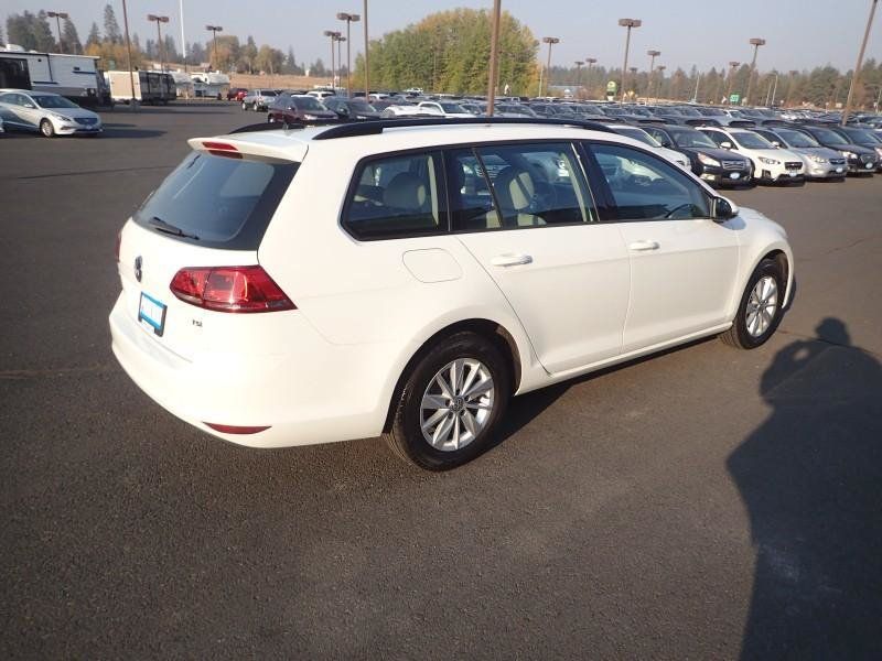 Used 2016 Volkswagen Golf S FWD image 5
