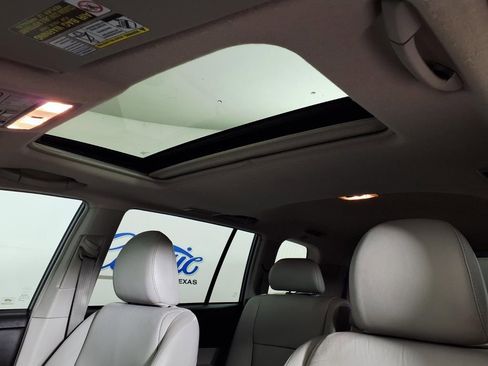 Used 2013 Toyota Highlander SE FWD image 16