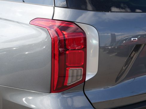Used 2024 Hyundai Palisade Limited image 17