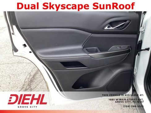 Used 2023 GMC Acadia SLT w/ Elevation Edition image 15