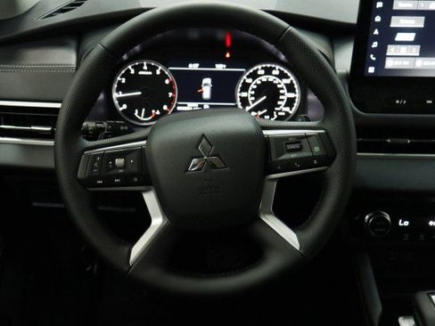 New 2026 Mitsubishi Outlander FWD image 20
