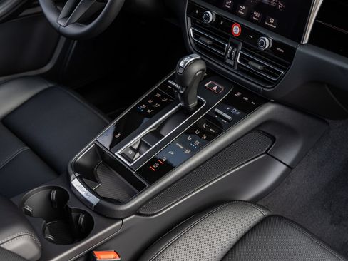 Certified 2026 Porsche Macan AWD/4WD image 47