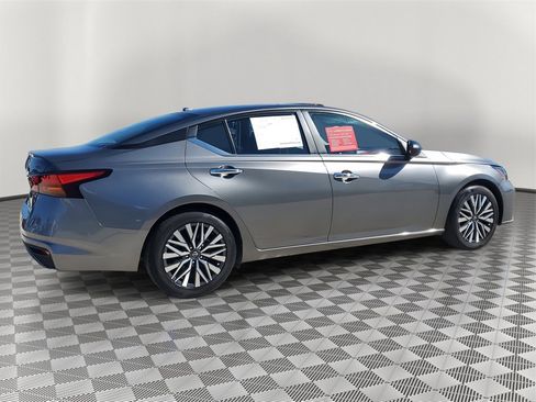 Certified 2024 Nissan Altima 2.5 SV image 3