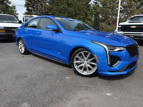 Used 2025 Cadillac CT4 V RWD image 2