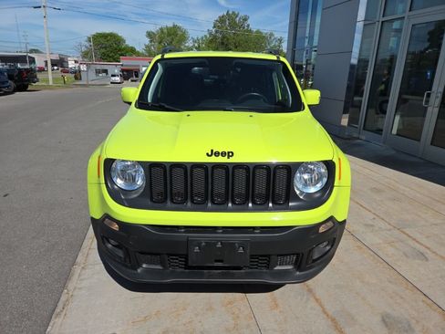 Used 2018 Jeep Renegade Altitude w/ UConnect 8.4 Nav Group AWD/4WD image 4
