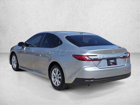 Used 2025 Toyota Camry LE image 5