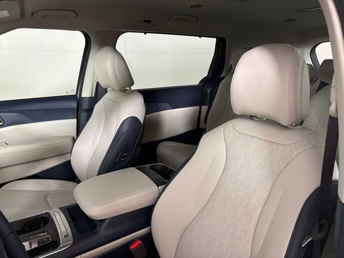 New 2026 Kia Carnival EX FWD image 18