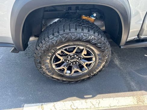 Used 2026 Chevrolet Colorado ZR2 w/ Technology Package AWD/4WD image 25