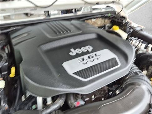 Used 2013 Jeep Wrangler Unlimited Rubicon AWD/4WD image 29