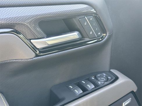 Used 2023 Chevrolet Silverado 1500 ZR2 image 21